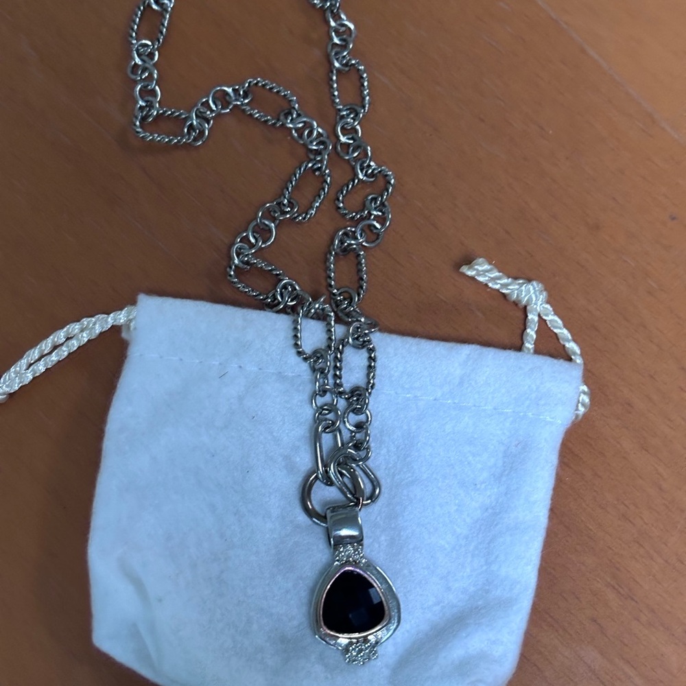 Women’s vintage fashion silver tone necklace